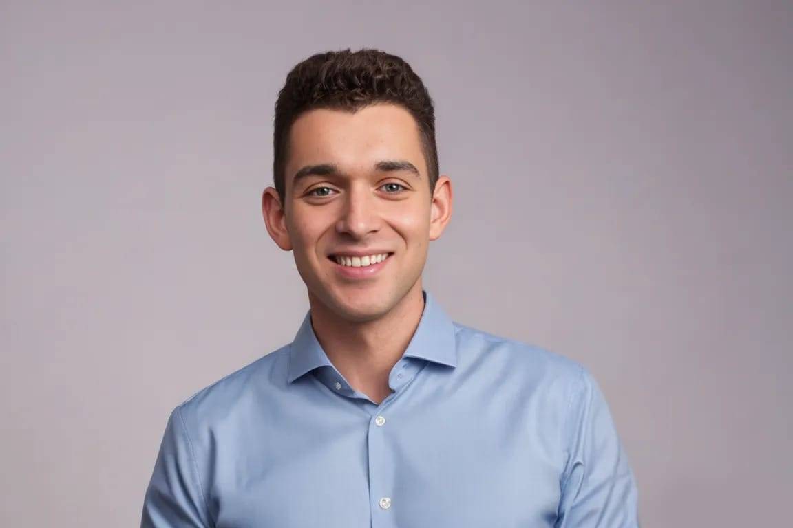 Immobilienmakler Martin Rasch Karlsruhe | Experte für den Immobilienverkauf Professionelles Portrait von Martin Rasch, Ihr kompetenter Immobilienmakler in Karlsruhe für Hausverkauf, Wohnungskauf und Immobilienbewertung.