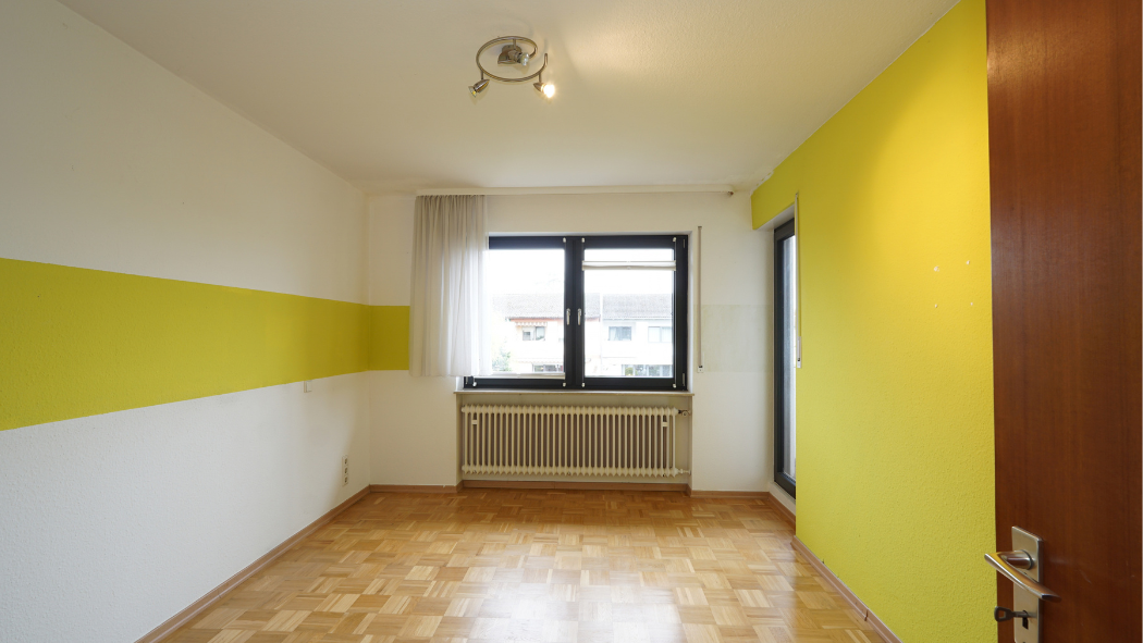 Immofoto Schlafzimmer Landau vorher Immobilie verkaufen.